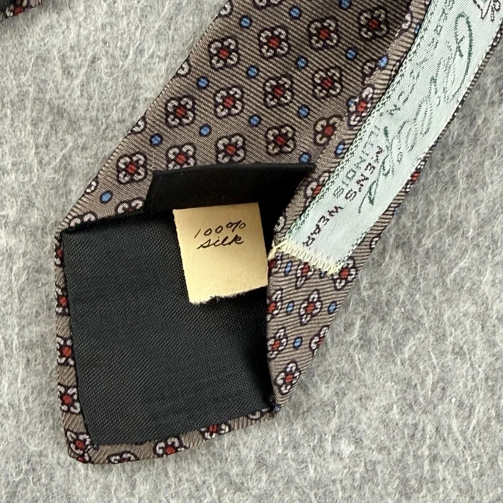 Resilio Imported Silk Tie Gray Taupe Floral Medallion 100% Silk Italy 54x3.25